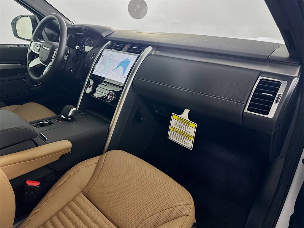 2025 Land Rover Discovery SE photo 28