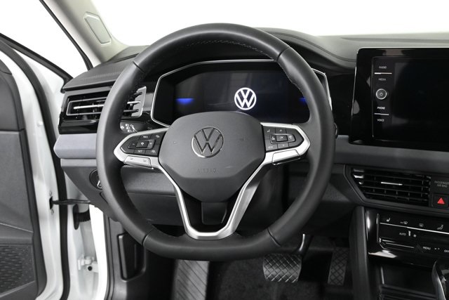 2025 Volkswagen Jetta 1.5T SE photo 3
