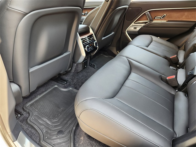 2025 Land Rover Range Rover SE photo 17