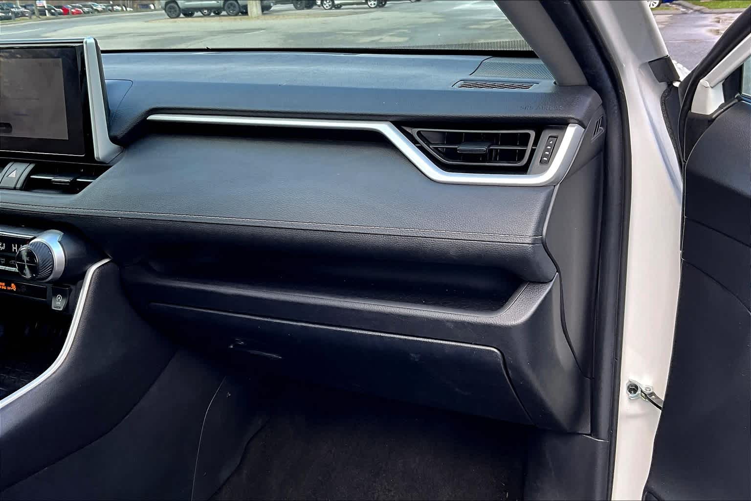 2023 Toyota RAV4 XLE photo 11