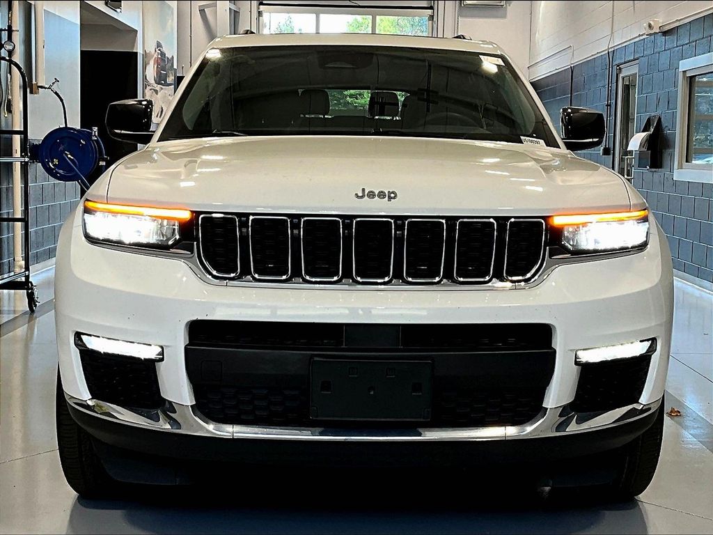 2023 Jeep Grand Cherokee Limited photo 2