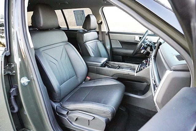 Used 2025 Green Hyundai SEL image 11