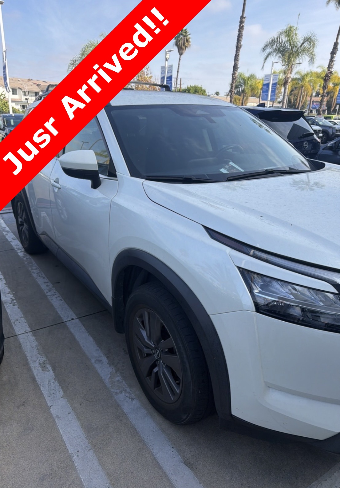 2022 Nissan Pathfinder SV's photo