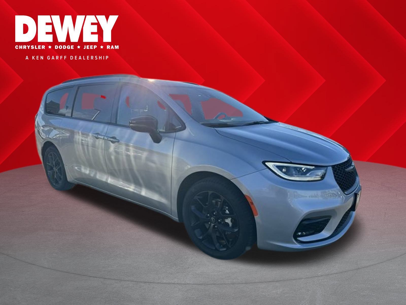 2026 Chrysler Pacifica Select's photo