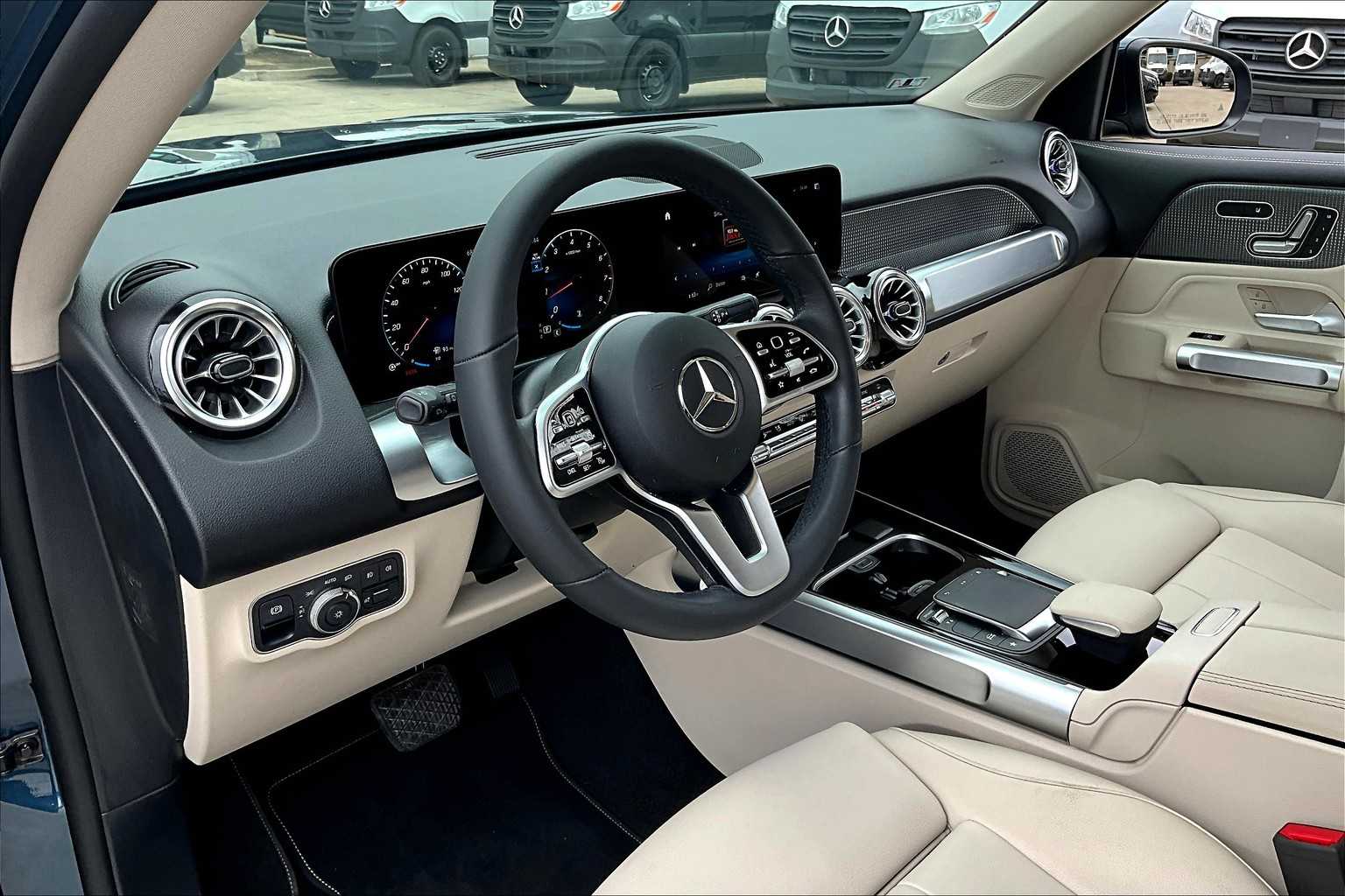 2023 Mercedes Benz GLB 250 photo 16