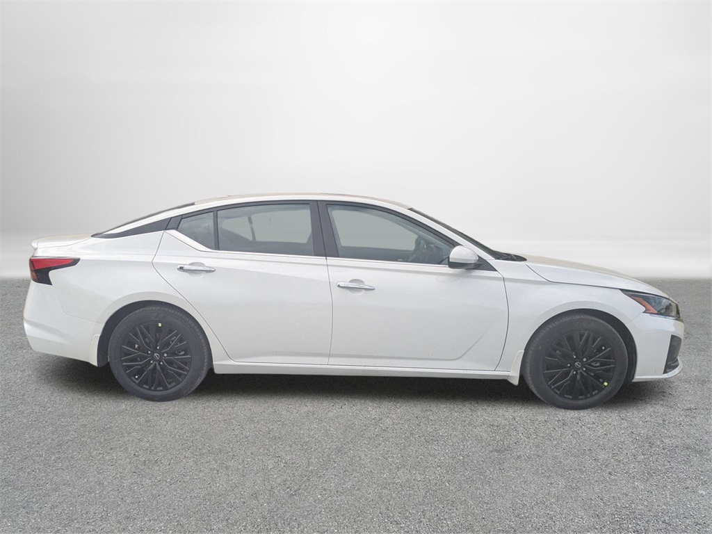 2025 Nissan Altima 2.5 SV photo 2