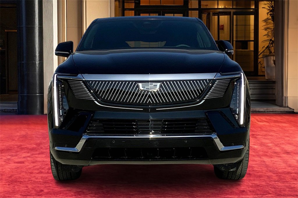 2025 Cadillac Escalade IQ Luxury photo 3