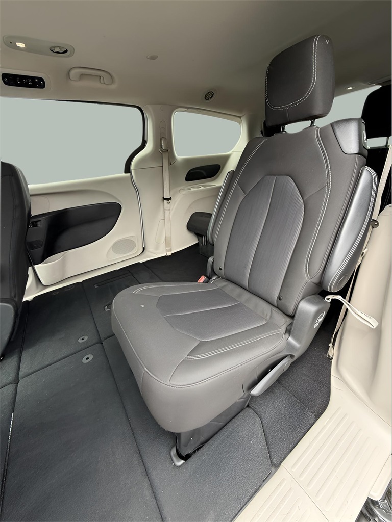 2023 Chrysler Voyager LX photo 16