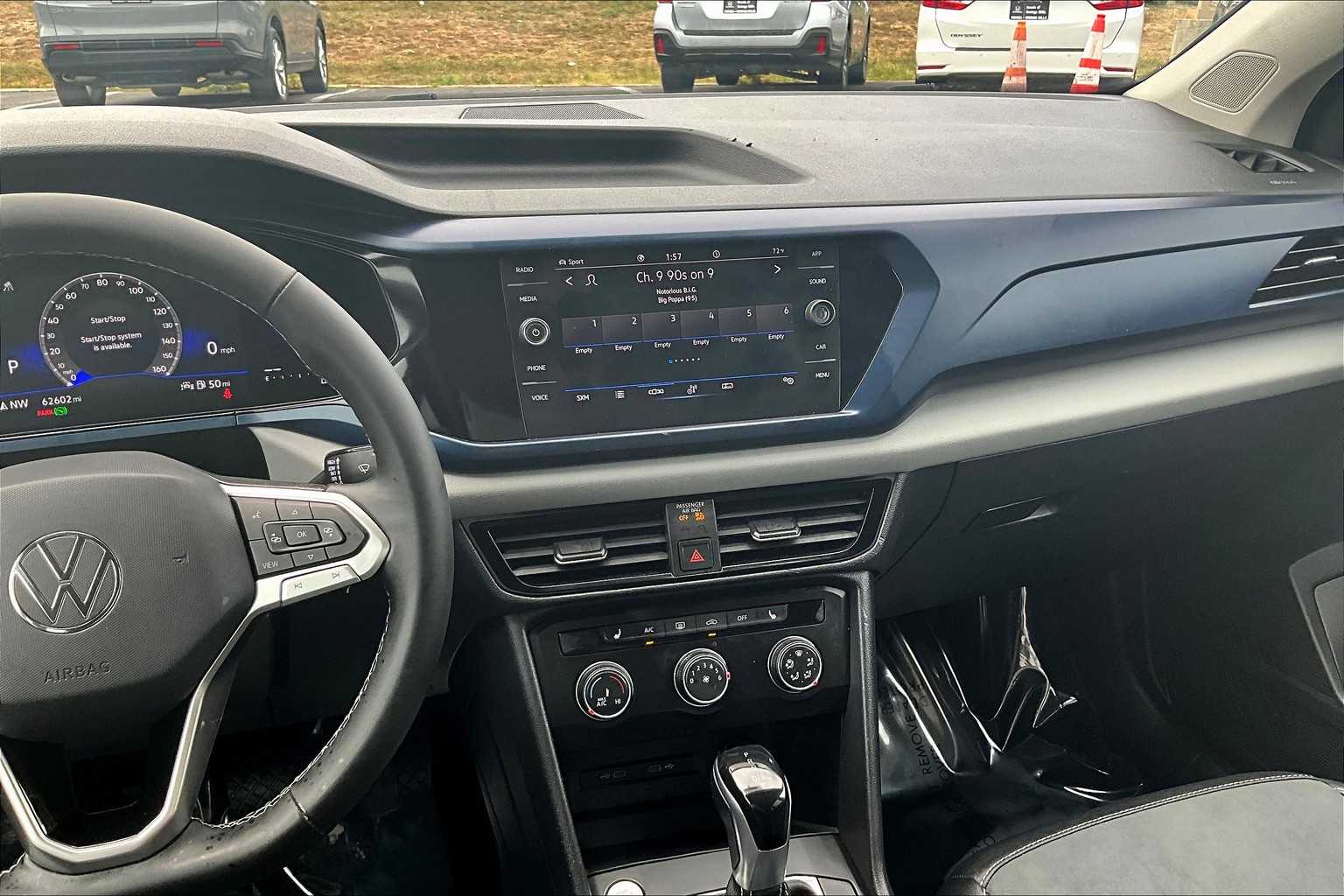 2022 Volkswagen Taos SE photo 3