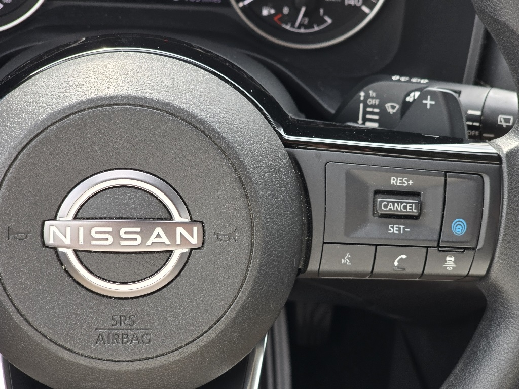 2023 Nissan Rogue SV photo 6