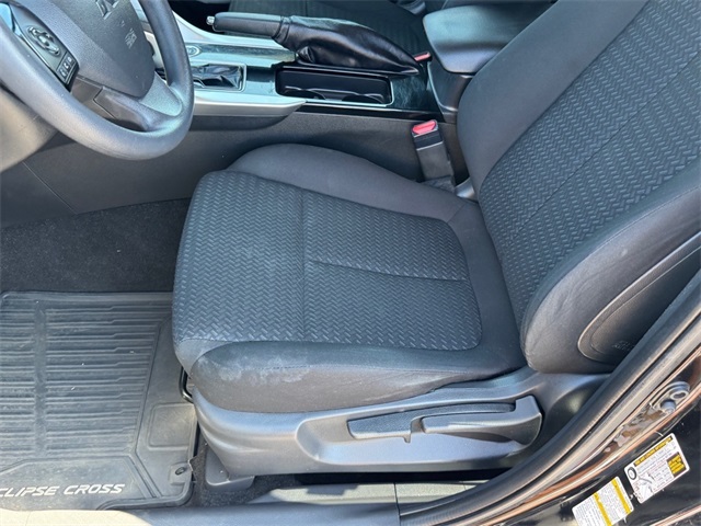 2022 Mitsubishi Eclipse Cross LE photo 7