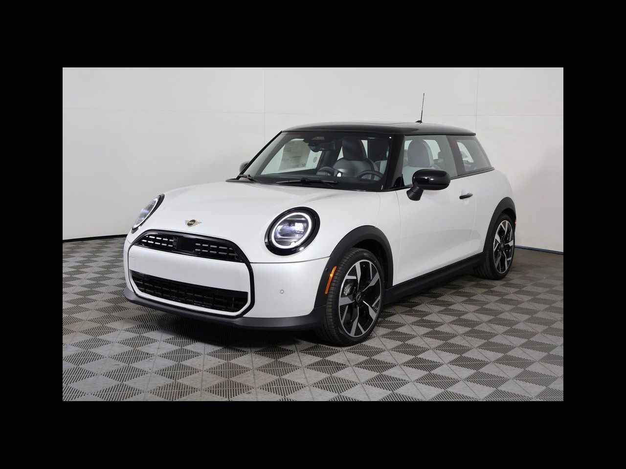 2026 MINI Hardtop 2 Door Oxford Edition's photo