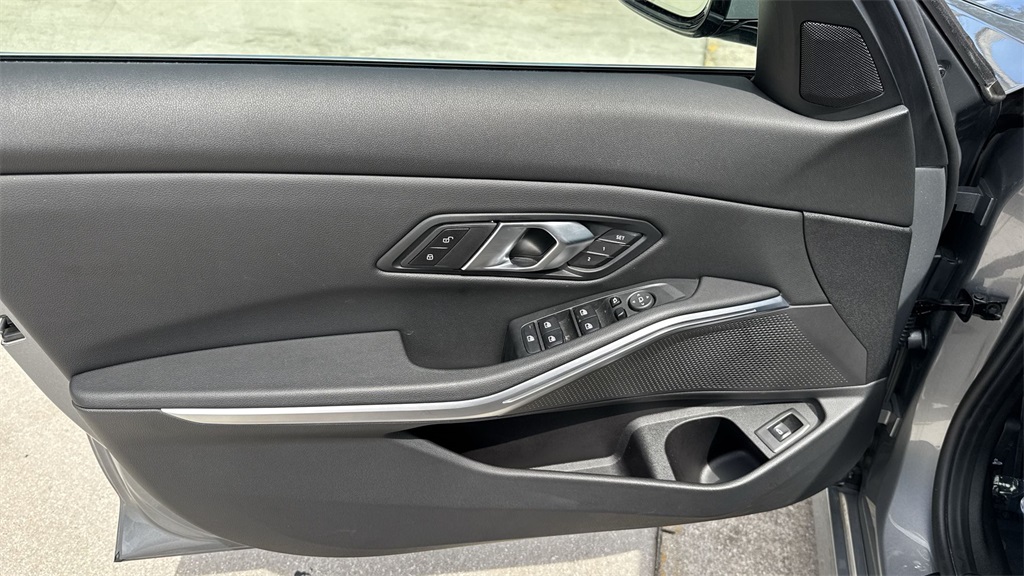 2024 Bmw 330i xDrive photo 35