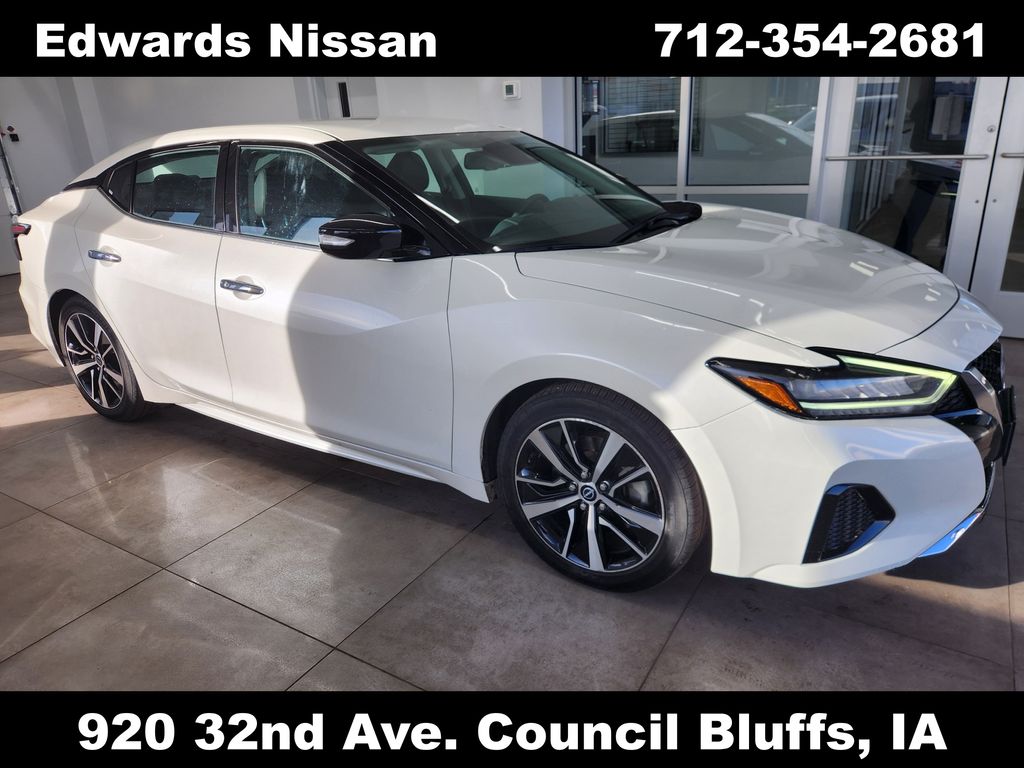 2023 Nissan Maxima SV's photo