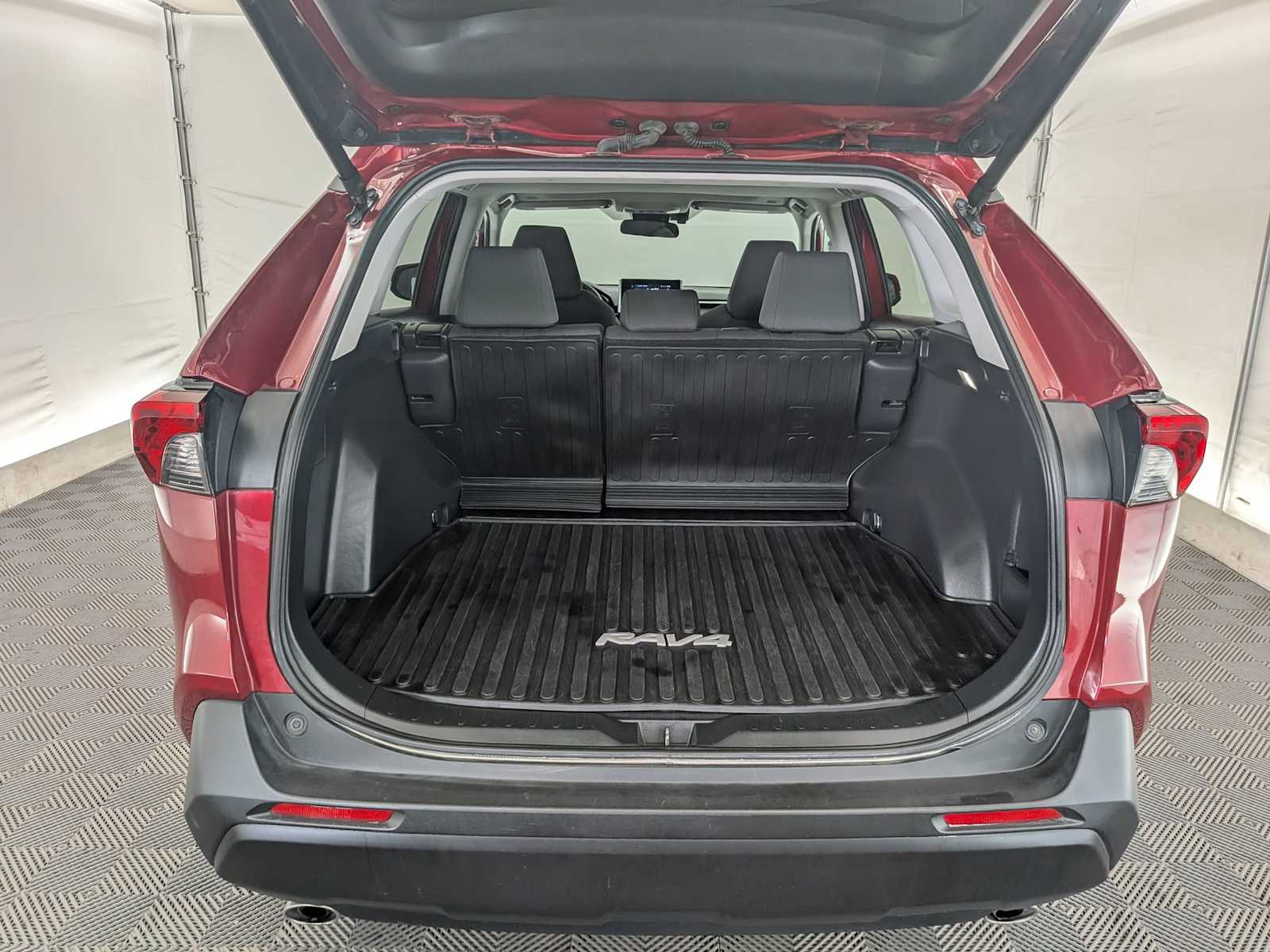 2024 Toyota RAV4 XLE photo 32