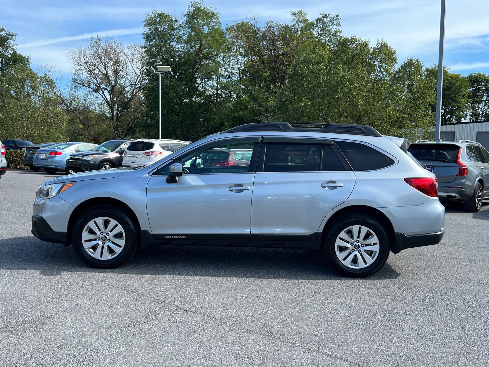2017 Subaru Outback 2.5i Premium photo 3