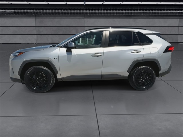 2022 Toyota RAV4 XLE photo 5