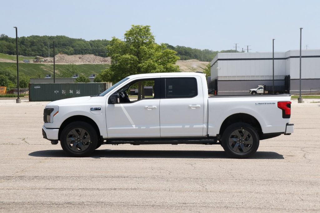 2025 Ford F-150 Lightning photo 4
