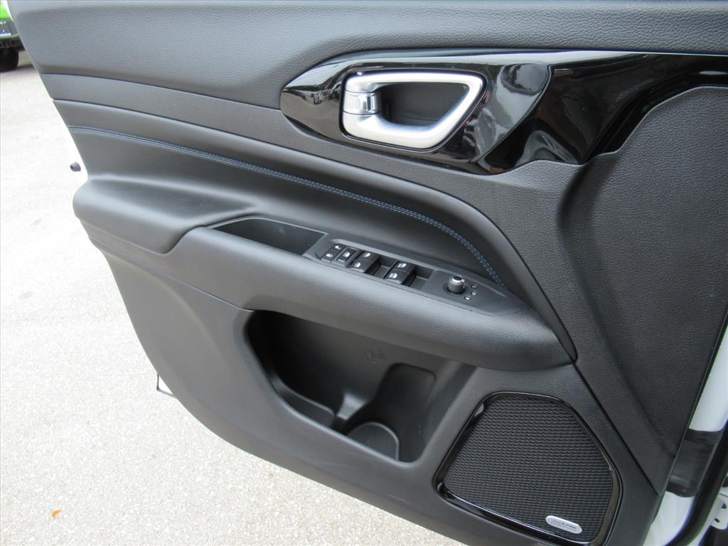 2025 Jeep Compass Limited photo 24