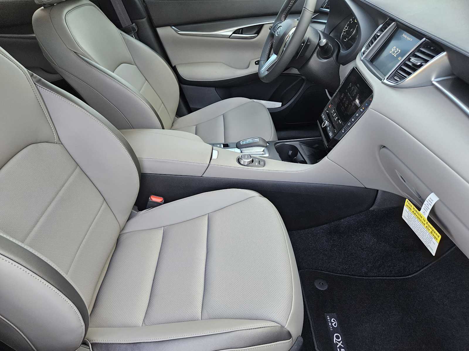 2025 Infiniti QX50 Luxe AWD photo 9