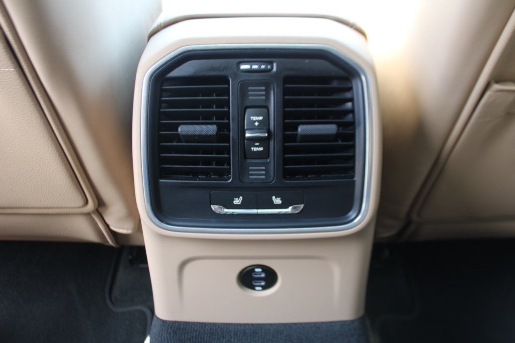 2024 Porsche Macan Base photo 20