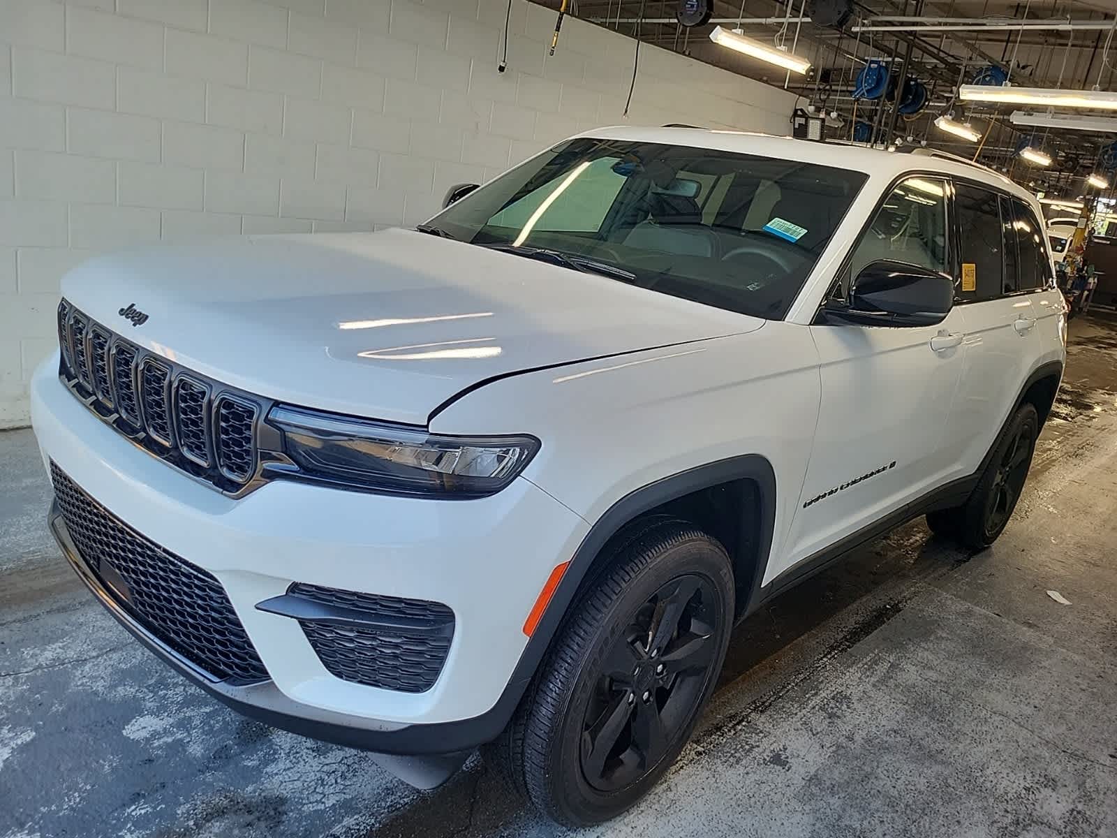 Used 2024 Jeep Grand Cherokee Altitude with VIN 1C4RJHAGXR8590172 for sale in Kansas City
