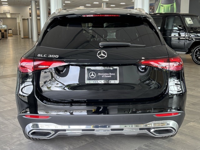 2025 Mercedes Benz GLC 300 photo 3