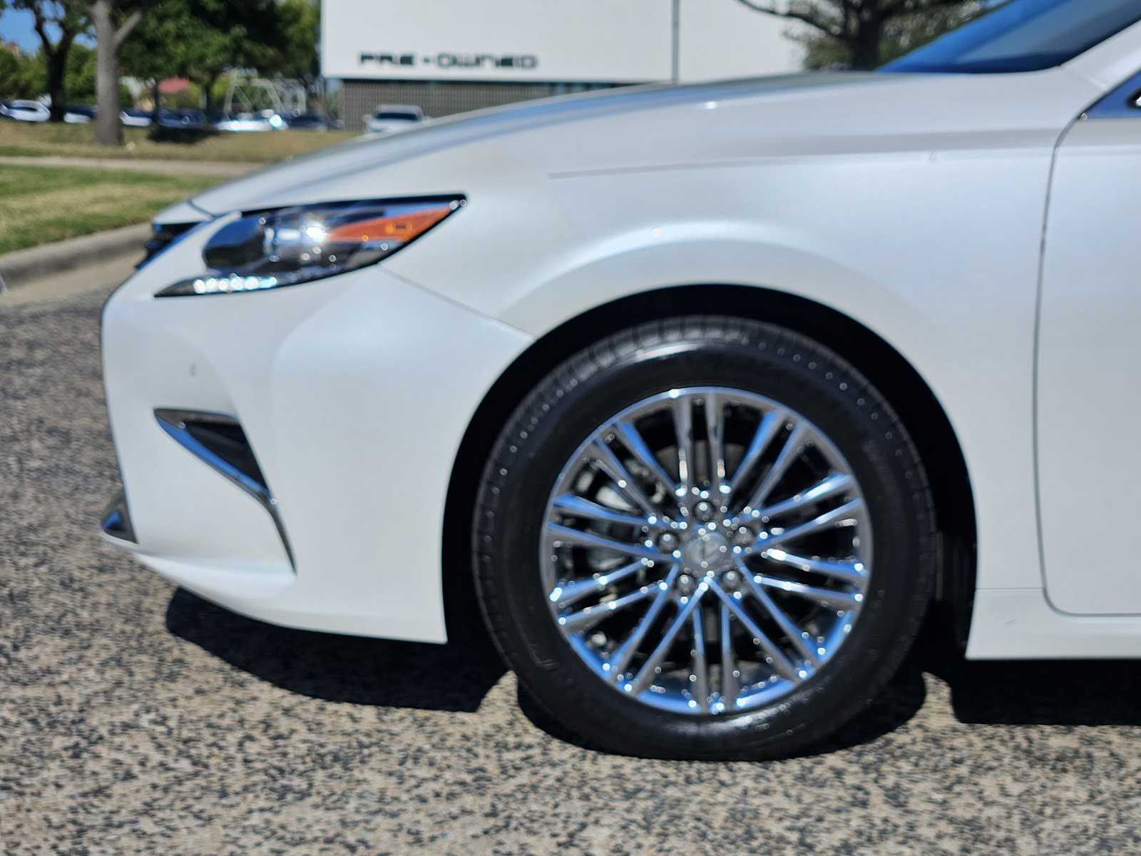 2017 Lexus ES 350 photo 3