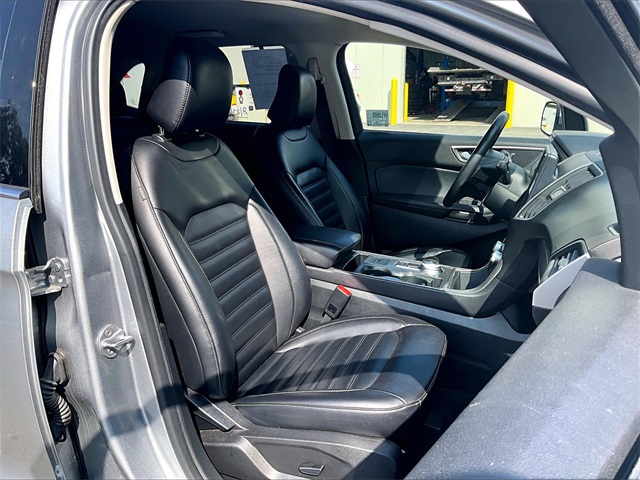 2022 Ford Edge SEL photo 7