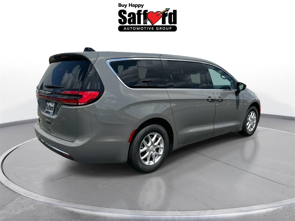 2025 Chrysler Pacifica photo 8