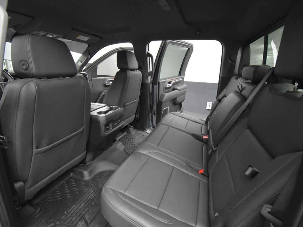 2025 Chevrolet Silverado 2500HD LT photo 31