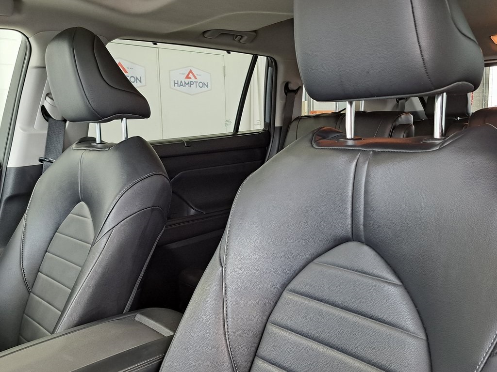 2023 Toyota Highlander L photo 24
