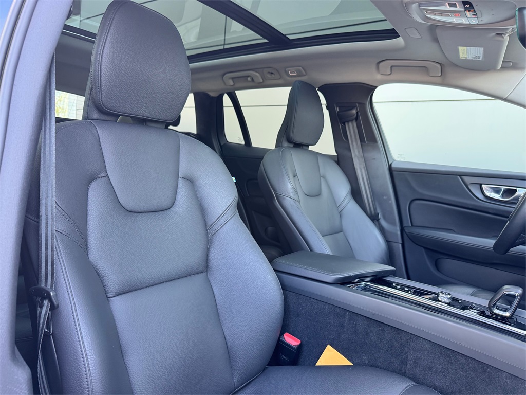 2024 Volvo V60 Cross Country B5 Plus photo 29