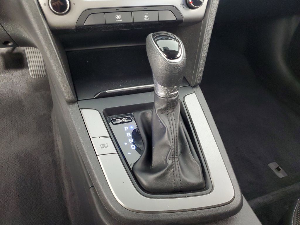 2018 Hyundai Elantra SEL photo 17
