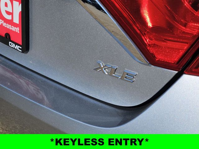 2017 Toyota Camry XLE photo 7