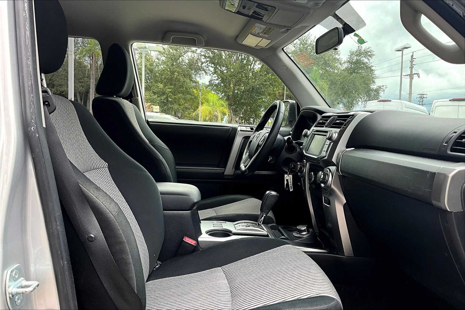 2014 Toyota 4Runner SR5 photo 16