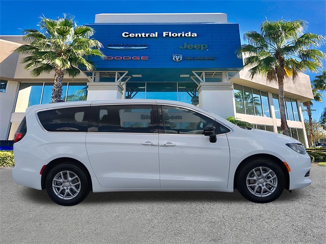 2026 Chrysler Voyager LX photo 2