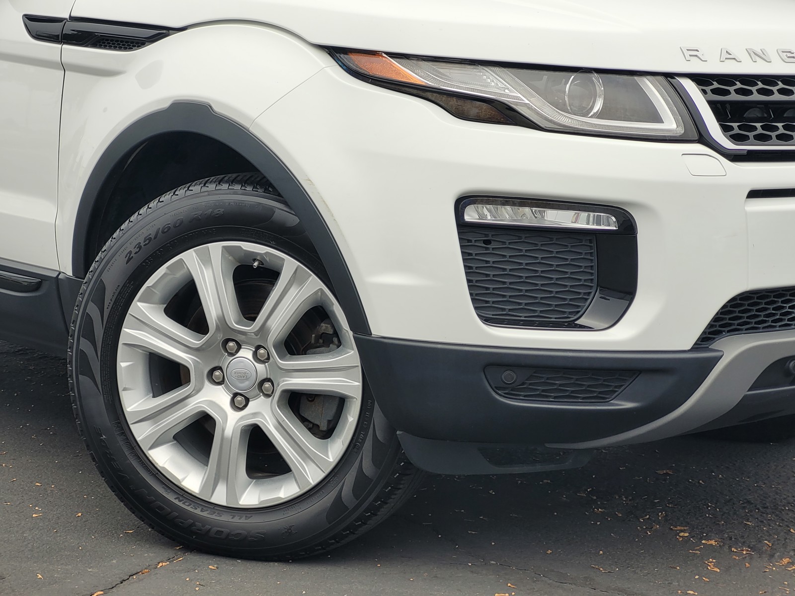 2018 Land Rover Range Rover Evoque SE Premium photo 2