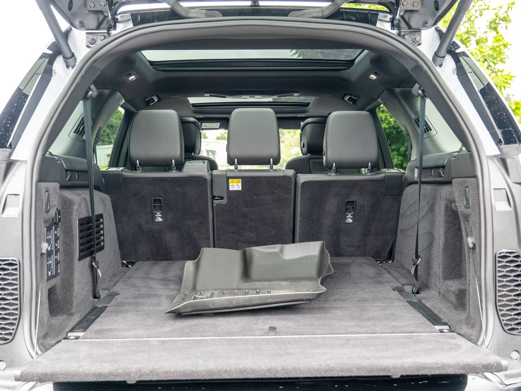 2023 Land Rover Discovery HSE R-Dynamic photo 33