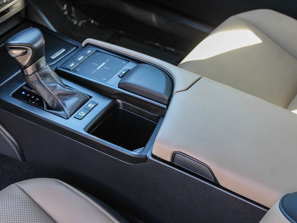 2021 Lexus ES 300h photo 17