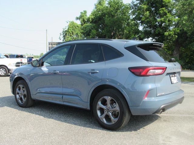 2024 Ford Escape ST-Line photo 4