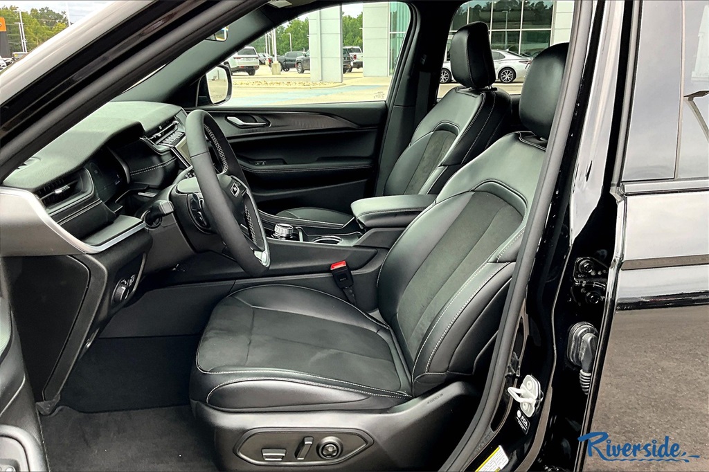 2025 Jeep Grand Cherokee Altitude X photo 19