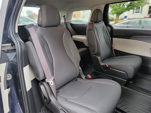 2022 Kia Carnival LX photo 19