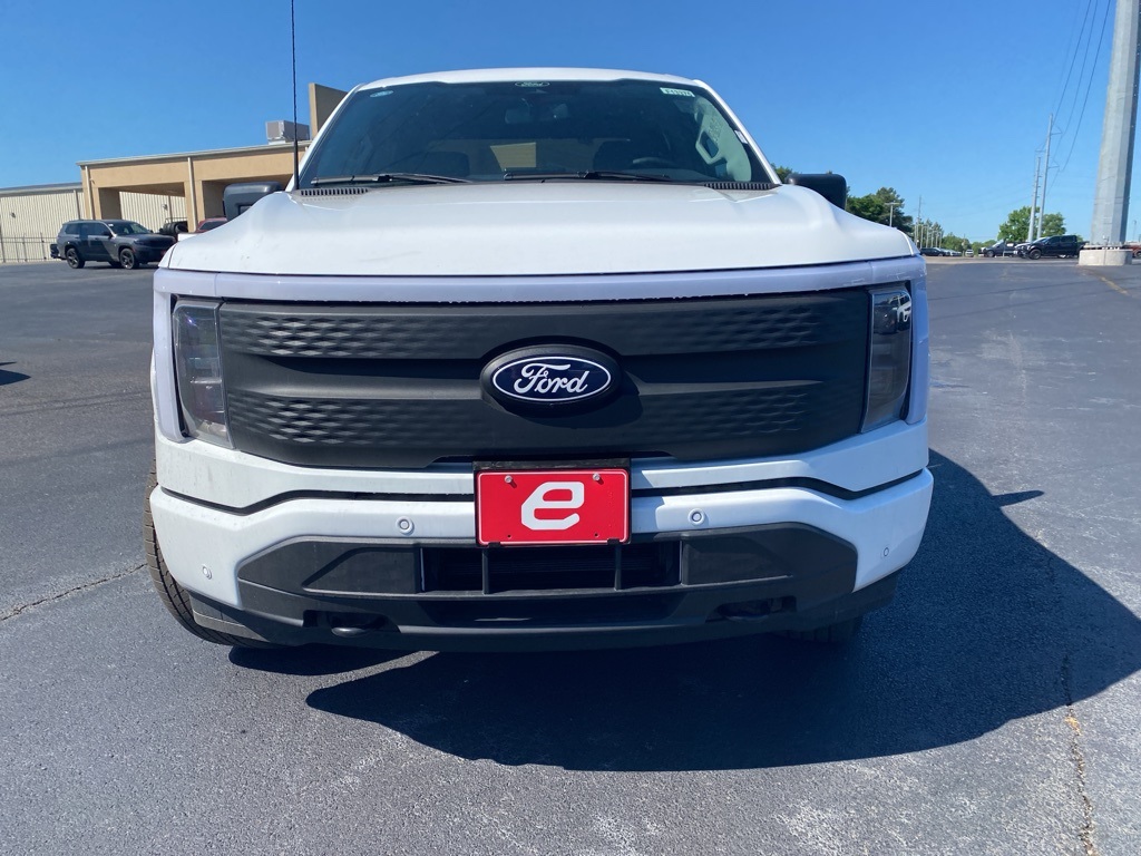 2025 Ford F-150 Lightning photo 2