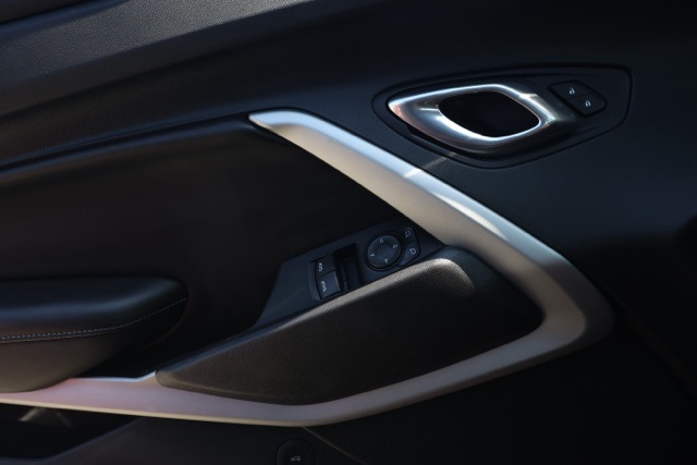 2018 Chevrolet Camaro SS photo 19