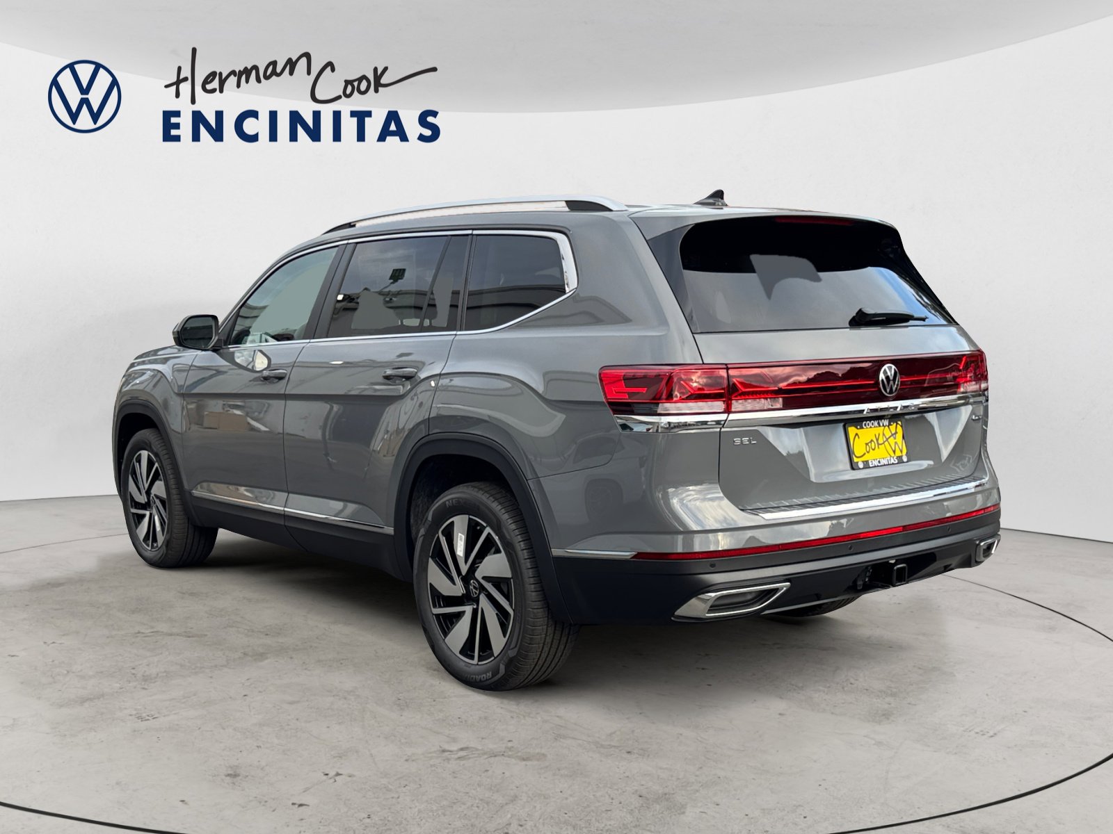 2025 Volkswagen Atlas SEL photo 3