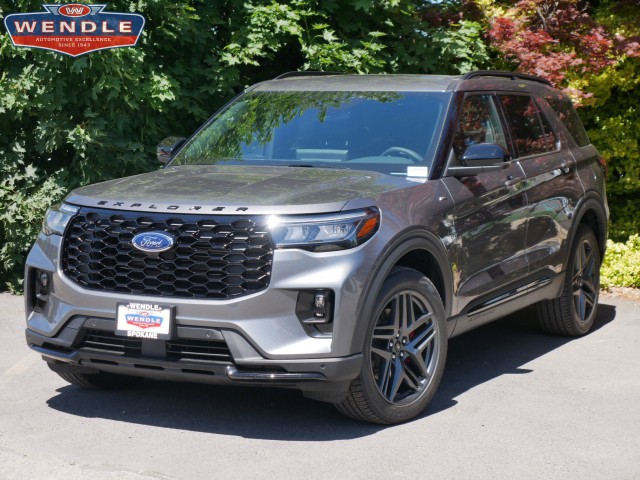 2025 Ford Explorer ST-LINE's photo