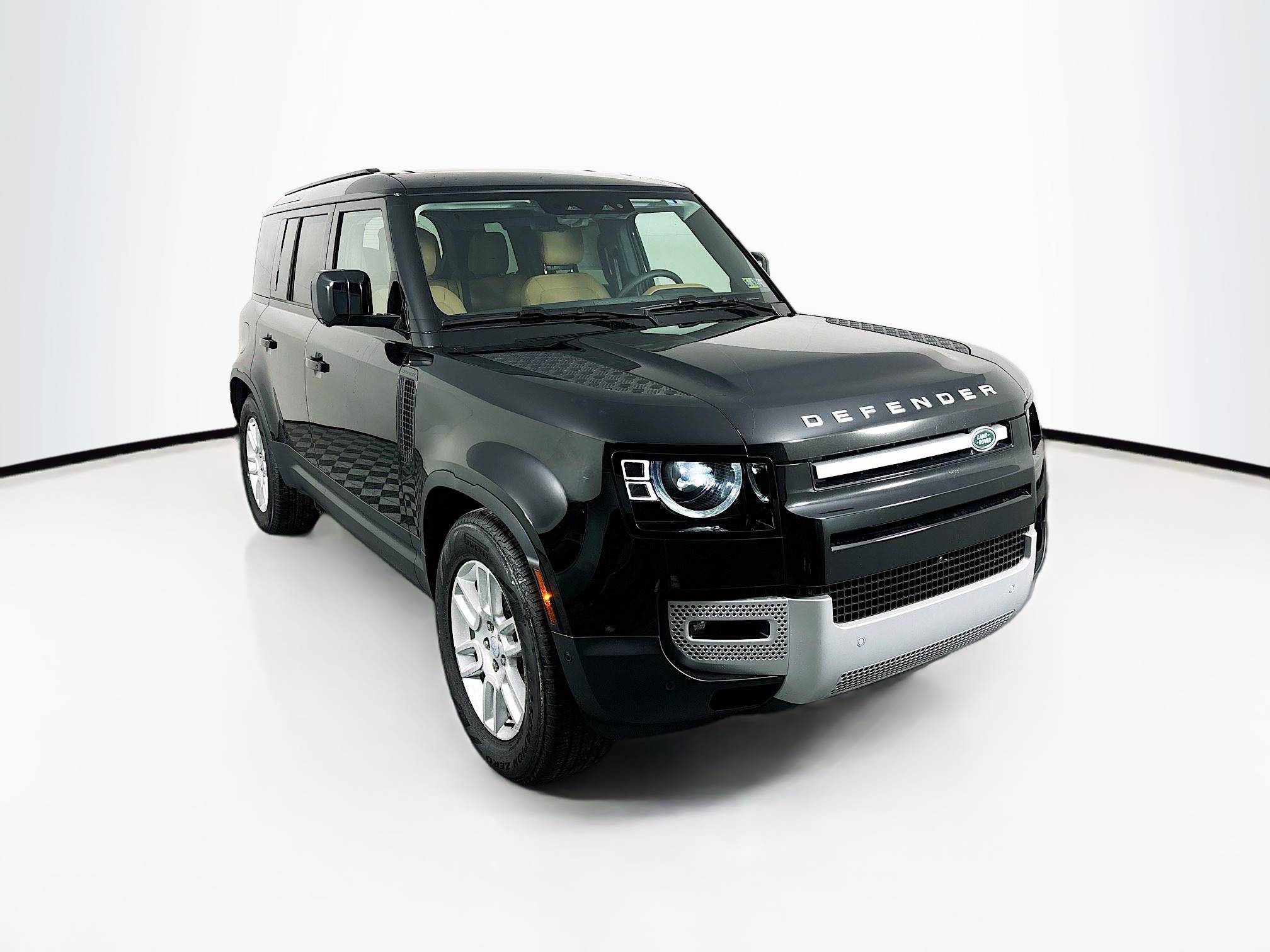 2025 Land Rover Defender 110 S photo 3