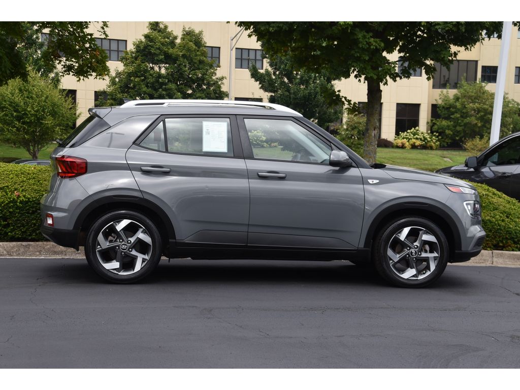2022 Hyundai Venue SEL Limited photo 3
