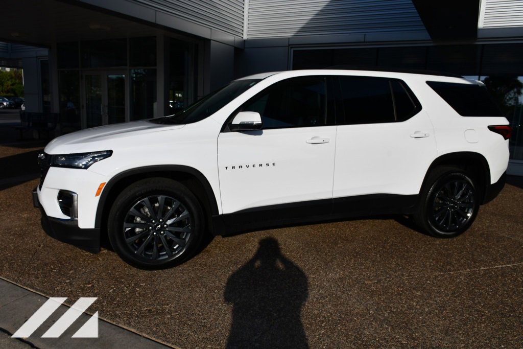 2023 Chevrolet Traverse RS photo 2